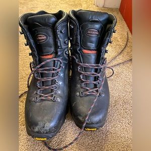 Zamberlam mens hiking boots. Italian made. Retail $450+